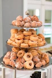 Pfannkuchen Und Spritzkuchen Auf Buffet Im Kaisersaal Erfurt Lebensmittel Essen Essen Und Trinken Essen