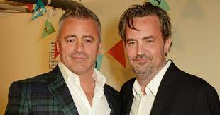 Matthew perry is engaged to his girlfriend, molly hurwitz, the friends star earlier this month, perry took to twitter to tell fans that the highly anticipated friends reunion will now happen in 2021. 4 Cdg5mnotuum