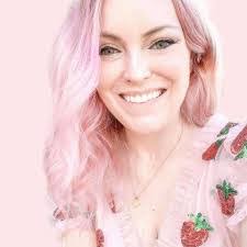 Alicia Weese's Instagram, Twitter & Facebook