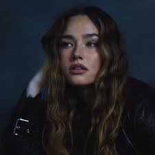 Ciara Calhoun's Instagram, Twitter & Facebook