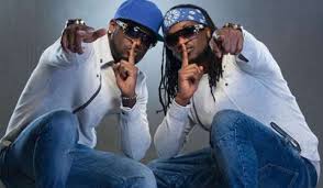 Il est composé des frères jumeaux peter et paul okoye. Peter Of Psquare Settles With Brother Surprises Paul S Children Video