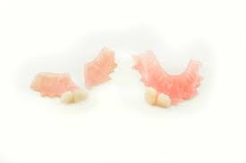 Découvrez tout ce que vous devez savoir sur ce genre de prothèses mais attention aux bas prix qui présentent bien souvent des produits qui ne collent pas du tout. Problemes De Protheses Dentaires Bucco Guide Des Soins Trouver Le Bon Dentiste Selon Vos Besoins