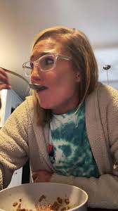 Miss always has to prove a point 💅🏽 Sometimes I need to sit myself  down…humble me a little 🤷🏼‍♀️ #wth #cocopebbles #cereal  #areyouseriousrightnow #fyp #fypage #girlbye