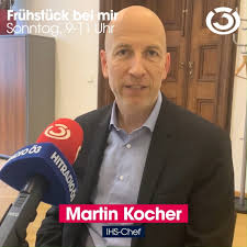Gleichzeitig ist er affilierter professor an der universität göteborg und außerplanmäßiger professor an. Hitradio O3 Ihs Chef Martin Kocher In Fruhstuck Bei Mir Facebook