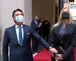 Olivia reported that nearly two years later, the photos were still being sent to her. Giuseppe Conte La Compagna Olivia Paladino Rifiuta La Sua Mano E Il Web Si Scatena Giornale Di Sicilia
