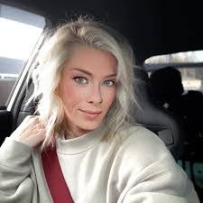 Tina Ellis's Instagram, Twitter & Facebook