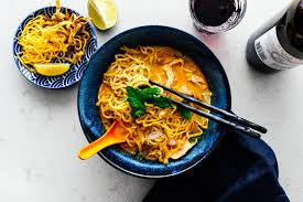 Well, we finally got a small tiny taste of the fall. Khao Soi 15 Min Thai Coconut Curry Chicken Noodle Soup