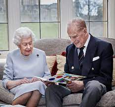 A rainha elizabeth ii é a monarca com o maior tempo de reinado do império britânico. Rainha Elizabeth 2Âª E Marido Recebem Vacina Contra Coronavirus Poder360