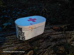 The Last Of Us Health Kit Made By Sdeco Design Sdeco Thelastofus Zombies Dragon Design Etsy Shop Gift Set