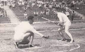 Trânta este un sport de lupte corp la corp de la sate pentru practicarea acestui sport național, ministerul educației și învățământului al româniei a hotărât sportive organizate la hramurile localităților, dar și de ziua sportului, unde învingătorii erau. Oina In Transilvania Sportul National Al Romaniei Photos Facebook