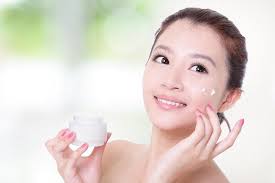 Chăm sóc da: Cách chọn kem dưỡng ẩm | Vinmec