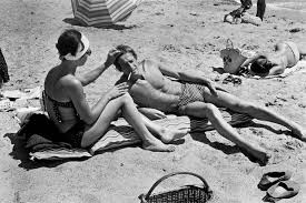 La pequeña nació de parto natural, sin complicaciones, aunque un poco antes de los previsto, a las once de la mañana de ayer. Tendre Moment Entre Elodie Constantin Et Jean Paul Belmondo