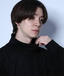 Leo Hare's Instagram, Twitter & Facebook