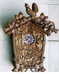 Adamczyk) je u porodu přítomen, chlapeček se narodí přirozenou cestou a přes náhlou indispozici terezy po porodu, kterou lékařka (v. Kukacky Sv Hubert Wood Carving Art Wood Art Clock
