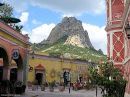 La Pena De Bernal Es El Tercer Monolito Mas Grande Del Mundo Esta Localizado En El Pueblo De Bern Pueblos Magicos De Mexico Destinos Nacionales Pena De Bernal