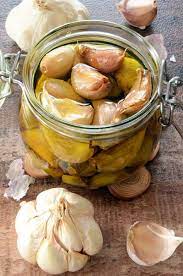 Ail Confit A L Huile D Olive Recette Ail Confit Recette Recettes De Cuisine Cuisine