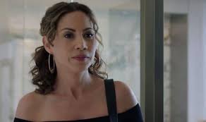 Who is the mother of Paz Vizsla's son?