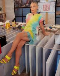 Το γιορτάζει και ποζάρει με την κορούλα της και τον σύντροφό της. Phneloph Anastasopoyloy To Mhnyma Poy Esteile Stis Paroysiastries Toy The Booth Apo Tis Diakopes Ths Fthis Gr