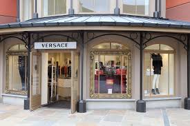 Fulltime baan, parttime baan, tijdelijke baan. Recordcijfers Voor Maasmechelen Village Retaildetail