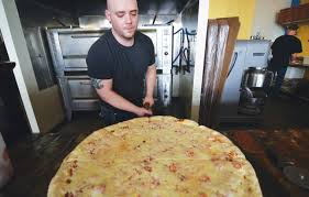 How many people does a 14 inch pizza feed? Benny Sorrentino S Brings Biggest Pizzas To Downtown Harrisonburg Life Breezejmu Org