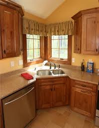 Pin De Deborah Tait Em Dp Great Kitchen Bath Ideas Showplace Cabinets Pias De Cozinha De Canto Layout De Cozinha Pia De Canto