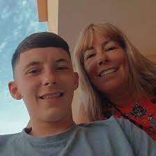 Anyone going to help me please stuck in gold got to plat once them got  matched with idiots after my ream mate left