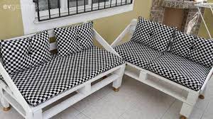 Mehtap Hanimin Paletlerden Yaptigi Harika Balkon Takimi Upcycled Home Decor Home Decor Pallet Furniture