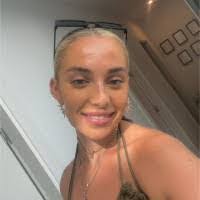 Maia Willis's Instagram, Twitter & Facebook