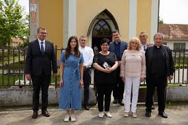 Jun 04, 2021 · duna: Szentkiralyi Alexandra Bebarangolta Kelet Magyarorszagot Nool