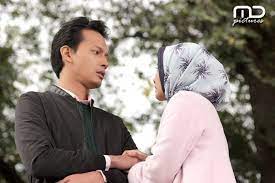 Directed by hanung bramantyo, meisa felaroze. Sinopsis Film Surga Yang Tak Dirindukan 2 Ketika Cinta Harus Memilih Halaman All Kompas Com