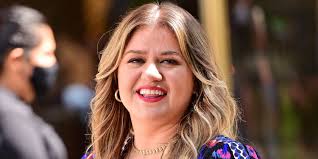 Kelly Clarkson loves browsing homes