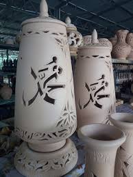 Descriptionlabu sayong kuala kangsar, perak, malaysia.jpg. The Inovation From The Traditional Function Of Labu Sayong In To Beautiful Craft Of Water Dispenser Izobrazhenie Kuala Kangsar Rajon Kuala Kangsar Tripadvisor