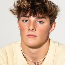 Daily Discovery: Thomas Day Delivers Tender Confession On “Softly”