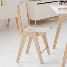 Des housses peuvent être incluses avec le petit fauteuil enfant pour ajouter du style et varier le design. Petite Chaise Enfant Bois Chaise Enfant 2 Ans Par Petite Amelie Chaise Enfant Petite Chaise Enfant Petit Meuble