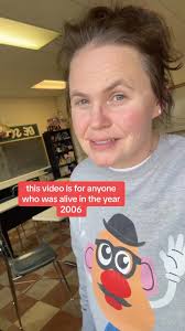 The flossy, flossy 🔥 #millennial #teacherlife #Flashback #fergie  #glamorous #millennialsoftiktok #teachers #teachersbelike #2006