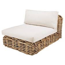 Gartensessel Aus Rattan Mit Ecrufarbenem Kissen Gartensessel Kissen Sofa Und Sessel