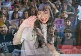 The singer struggles with whether to tell her fans about chris or not. Selena The Series Part 2 Release Date Cast News More