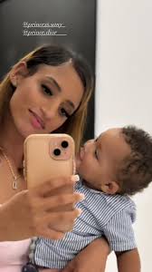 Bembe. Lips. Moisturize.