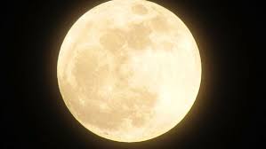 Nella serata del 5 giugno la luna piena vivrà il suo massimo splendore nel luna piena di giugno in sagittario, gli effetti sui segni zodiacali. 3al 6aoxjjkezm