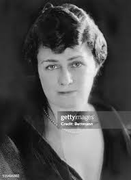 385 fotos e imágenes de alta resolución de Alice Simpson