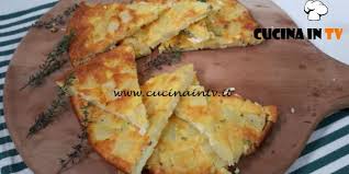 Ecco come si prepara la frittata con il bimby a base di patate e cipolla. Cotto E Mangiato Frittata Al Forno Con Patate E Cipolle Ricetta Tessa Gelisio Cucina In Tv