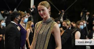 At 33 the norwegian actress was at an age many in her shoes start thinking about another career, and that they really should have listened to their parents. Jplwjmc5atitm