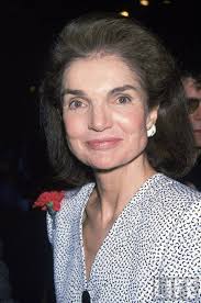 Rare, gorgeous photos of the iconic first lady. Http En Wikipedia Org Wiki Jacqueline Kennedy Onassis Mrs Kennedy At The White House In 1961 Firs Jackie Kennedy Jacqueline Kennedy Onassis Jackie Onassis