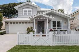 Grey And White Hamptons Style Is A Popular Exterior Colour Combination Hamptons House Hamptons Style Homes Hamptons House Exterior