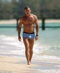 Platell S People Why I Fear For Nadiya Now She S A Celebrity Daniel Craig Daniel Craig James Bond Mens Swimwear