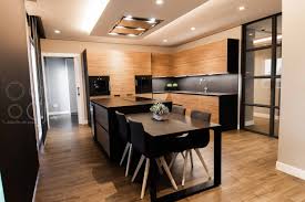 Una luminosa cocina con isla multifunción. Cocina Negra Y Madera Con Isla Moderna Cocinas Cjr Santos Cocinas Cjr Santos