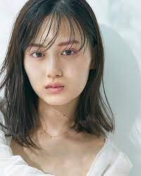 cancamオフィシャルさんはinstagramを利用しています 乃木坂46 山下美月が色っぽいとウワサのエモ顔メーク 体温や湿度を感じさせるエモい顔は レッドやピンクを効果的に使うのがポイントです 3枚目 4枚目 ピンクメーク 赤メークの誌面に載せられなかった
