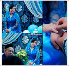 Urine yang lebih gelap bisa memiliki warna yang berbeda, tetapi biasanya berwarna cokelat, kuning tua, atau merah marun. Pelamin Biru Hitam Cantik Manis Bridal Bouquet