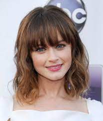 Best Medium Hairstyles With Bangs 2017 Bangshairstylesideas Medium Length Hair With Bangs Medium Length Hair Styles Bangs With Medium Hair