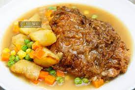 While it's not quite typical of malaysian chinese food, the hainanese chicken chop is certainly a national speciality. Yut Kee Restaurant é•'è®° Jalan Kamunting Kuala Lumpur Malaysian Flavours